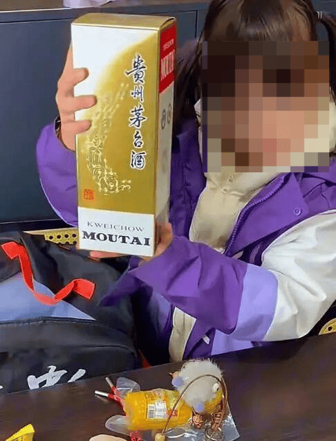 皇冠正网
_“小学生在学校跳蚤市场50元淘到茅台”视频热传 相关工作人员:家长为好耍拍的段子皇冠正网
,已向学校致歉