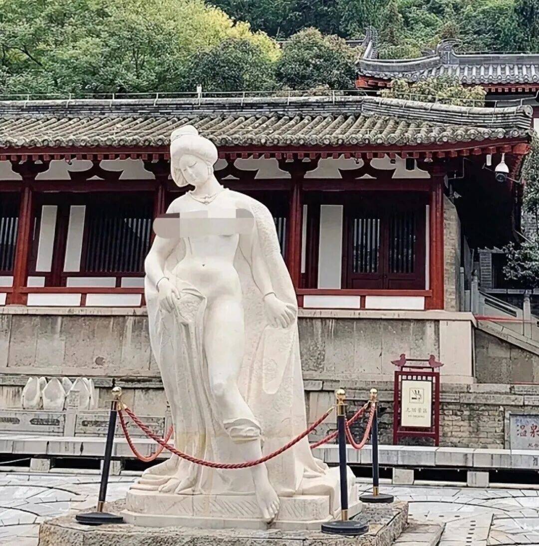 皇冠b盘
_华清池贵妃裸体出浴雕像被指“不雅观”皇冠b盘
,景区称1991年就已安放,设计方案通过审核认可