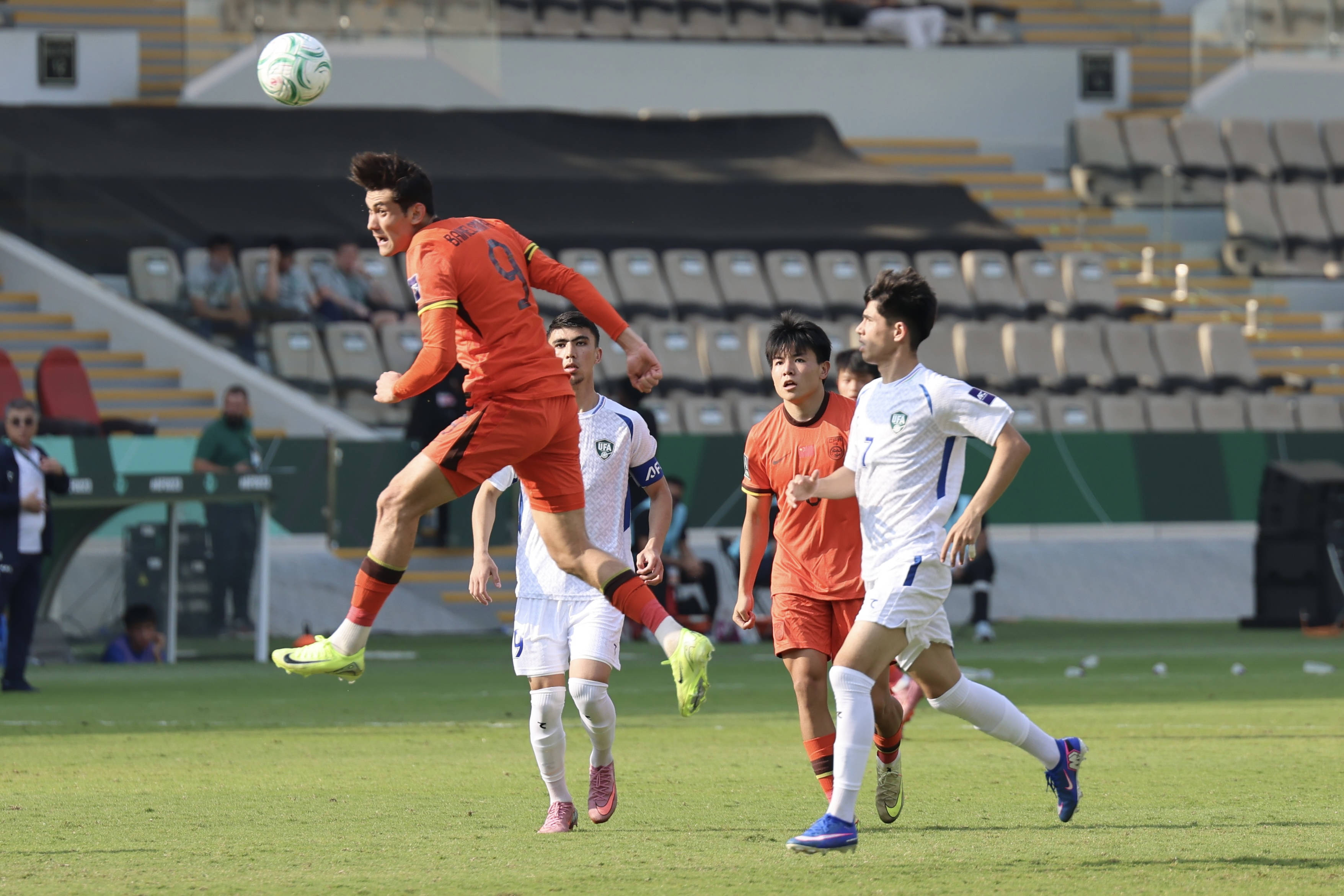 中国vs日本
_亚足联:越南后卫范理德对拜合拉木暴力行为 停赛3场罚1000美元