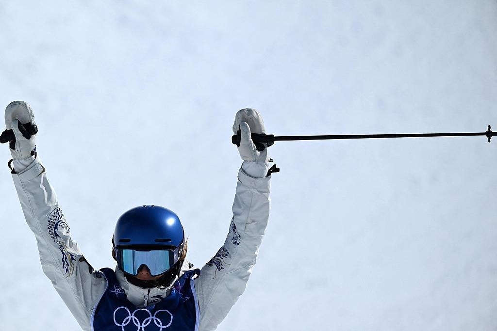 新2手机网站
_第五金新2手机网站
!自由式滑雪女子U型场地技巧 谷爱凌卫冕李方慧夺银