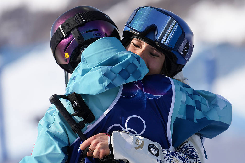 新2手机网站
_第五金新2手机网站
!自由式滑雪女子U型场地技巧 谷爱凌卫冕李方慧夺银