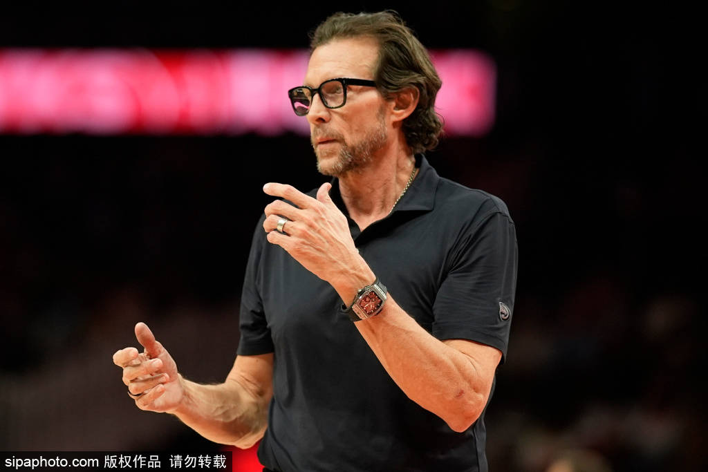 皇冠tg @xinyongwang
_火箭队教练乌杜卡直言不讳:阿门·汤普森与里德·谢泼德需提升表现