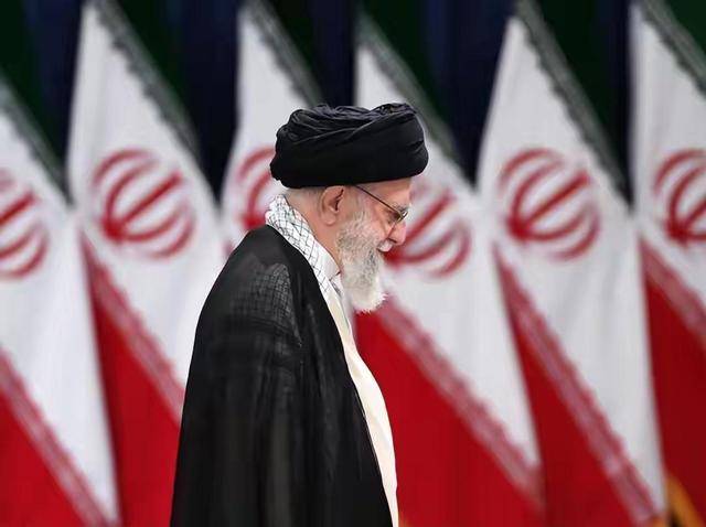 2026世界杯代理平台 _一面黑色哀悼旗升起2026世界杯代理平台 ,伊朗首个盟友参战,向以色列发射导弹,特朗普被坑惨了