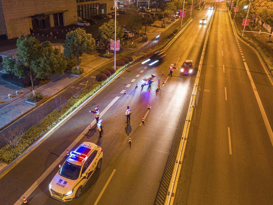 皇冠登一登二登三区别
_上海警方即日起在全市开展“砺剑2025”第十二次清查整治行动