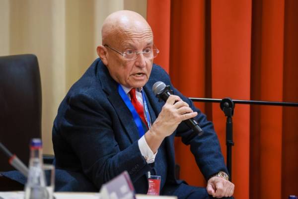 加拿大足球_俄学者:俄罗斯必须与堕落的欧洲切割加拿大足球,将国际战略重心转向西伯利亚